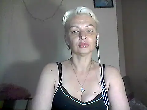 Snapshot of MaryJane441 chatting on June 14, 9:21 am MaryJane441 online show from June 14, 9:21 am
