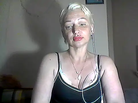 Snapshot of MaryJane441 chatting on June 22, 8:39 pm MaryJane441 online show from June 22, 8:39 pm