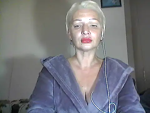 Snapshot of MaryJane441 chatting on October 9, 7:36 pm MaryJane441 online show from October 9, 7:36 pm