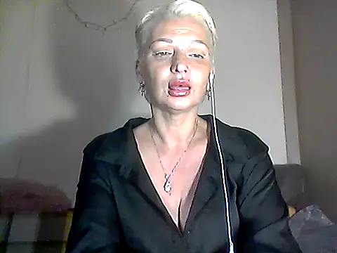 Snapshot of MaryJane441 chatting on July 13, 8:19 pm MaryJane441 online show from July 13, 8:19 pm