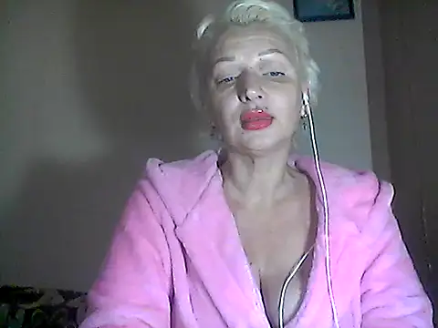 MaryJane441 online show from October 31, 9:00 pm