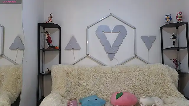 littlevixen18 online show from November 10, 1:49 pm