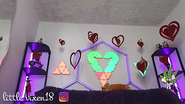 littlevixen18 online show from March 21, 3:05 pm