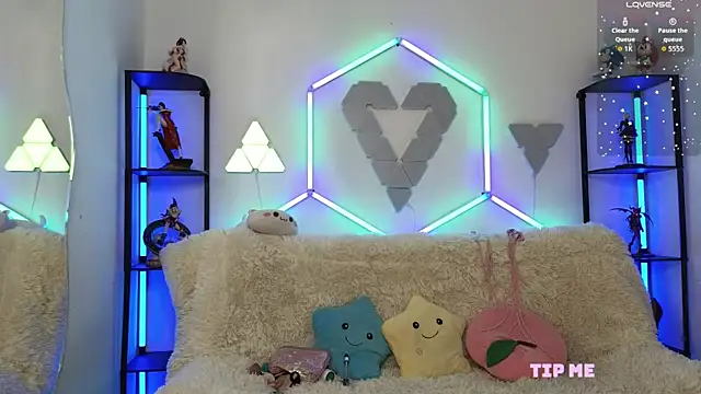 littlevixen18 online show from November 19, 1:44 pm