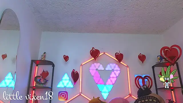 littlevixen18 online show from March 18, 2:41 pm