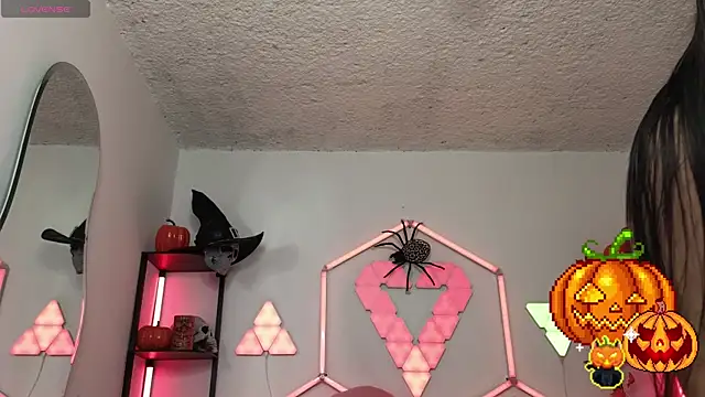 littlevixen18 online show from October 21, 2:27 pm