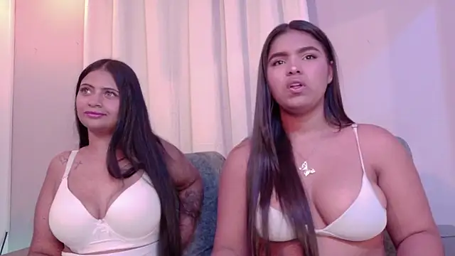 Snapshot of zoe_roux21 chatting on February 8, 8:06 pm zoe roux21 online show from February 8, 8:06 pm