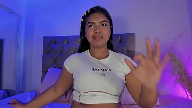 zoe roux21 online show from January 14, 5:00 am