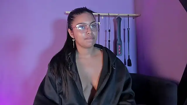 Snapshot of zoe_roux21 chatting on February 25, 3:29 am zoe roux21 online show from February 25, 3:29 am