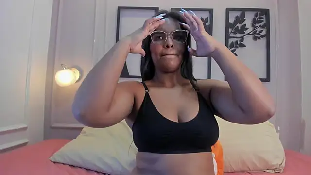 zoe roux21 online show from November 16, 9:30 pm