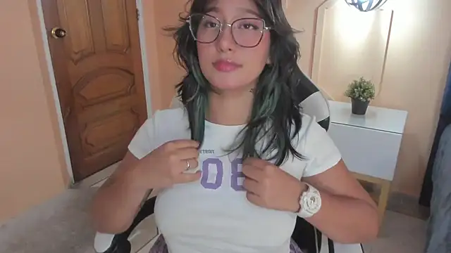 Snapshot of Yazmin_rouse chatting on February 28, 12:54 am Yazmin rouse online show from February 28, 12:54 am