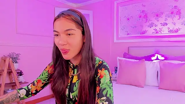 scarlet castro online show from March 9, 4:10 pm