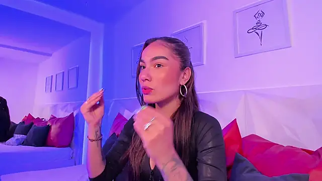 scarlet castro online show from April 7, 5:04 pm