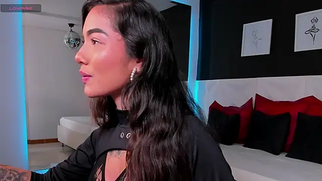 Snapshot of scarlet_castro chatting on November 6, 4:44 pm scarlet castro online show from November 6, 4:44 pm