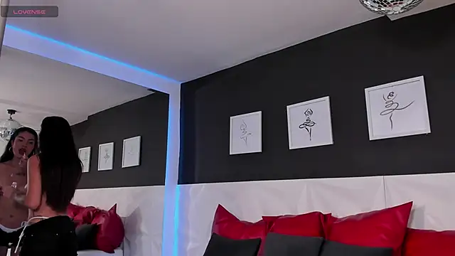 Snapshot of scarlet_castro chatting on November 24, 4:51 pm scarlet castro online show from November 24, 4:51 pm