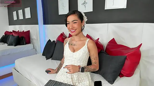 Snapshot of scarlet_castro chatting on September 29, 4:34 pm scarlet castro online show from September 29, 4:34 pm