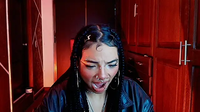 Snapshot of SexyNaf chatting on March 1, 10:21 pm SexyNaf online show from March 1, 10:21 pm