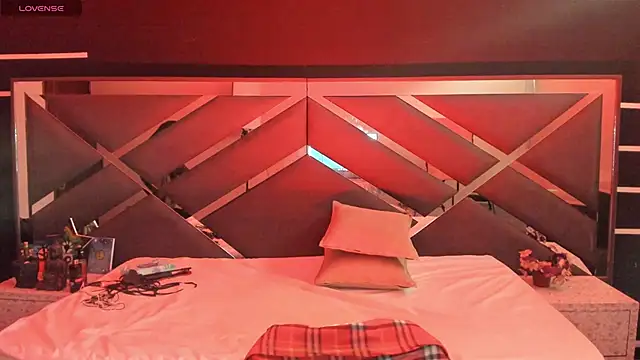 Snapshot of SexyNaf chatting on September 12, 7:35 pm SexyNaf online show from September 12, 7:35 pm