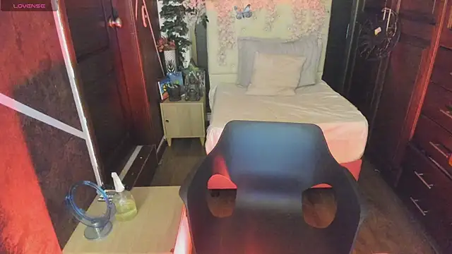 Snapshot of SexyNaf chatting on September 11, 7:25 pm SexyNaf online show from September 11, 7:25 pm