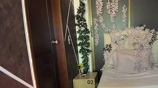 Snapshot of SexyNaf chatting on October 15, 7:11 pm SexyNaf online show from October 15, 7:11 pm