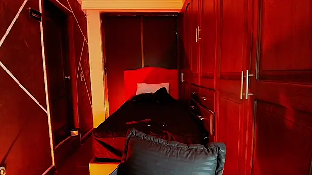 Snapshot of SexyNaf chatting on February 24, 10:36 pm SexyNaf online show from February 24, 10:36 pm