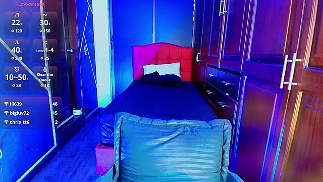 Snapshot of SexyNaf chatting on March 12, 10:28 pm SexyNaf online show from March 12, 10:28 pm