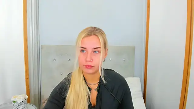 KristyHoney online show from February 15, 6:23 am
