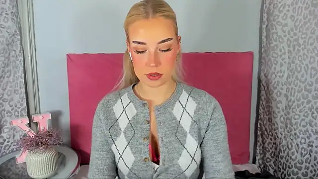 Snapshot of KristyHoney chatting on February 5, 3:19 pm KristyHoney online show from February 5, 3:19 pm