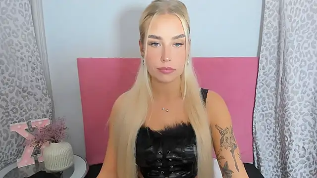 Snapshot of KristyHoney chatting on November 14, 8:12 pm KristyHoney online show from November 14, 8:12 pm