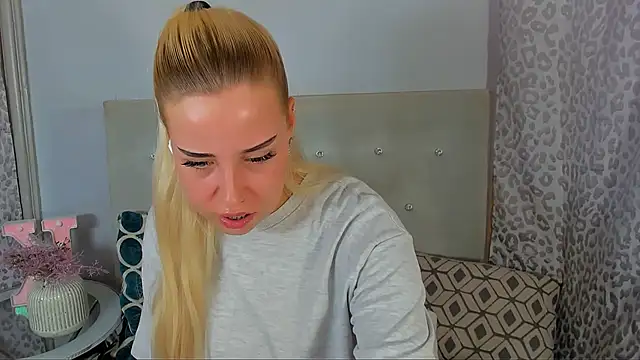 Snapshot of KristyHoney chatting on June 25, 2:11 pm KristyHoney online show from June 25, 2:11 pm