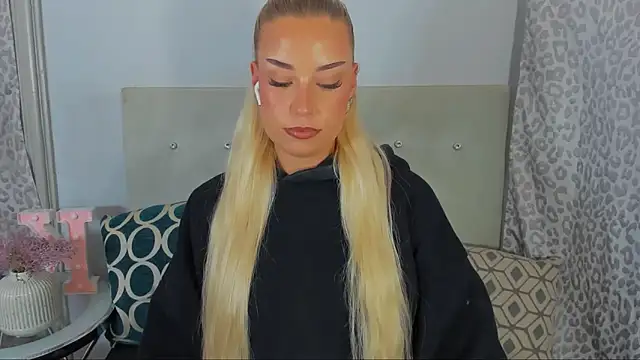 Snapshot of KristyHoney chatting on June 14, 7:04 pm KristyHoney online show from June 14, 7:04 pm