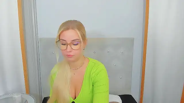 KristyHoney online show from February 28, 9:36 am