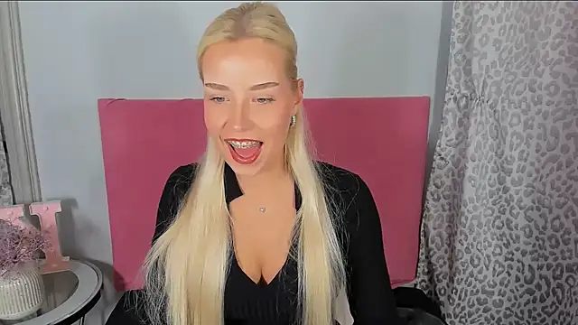 KristyHoney online show from April 12, 2:20 pm