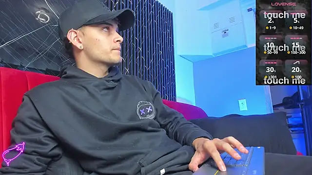 Snapshot of king_apolo chatting on January 19, 8:41 pm king apolo online show from January 19, 8:41 pm