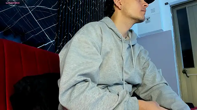 Snapshot of king_apolo chatting on February 24, 2:26 pm king apolo online show from February 24, 2:26 pm
