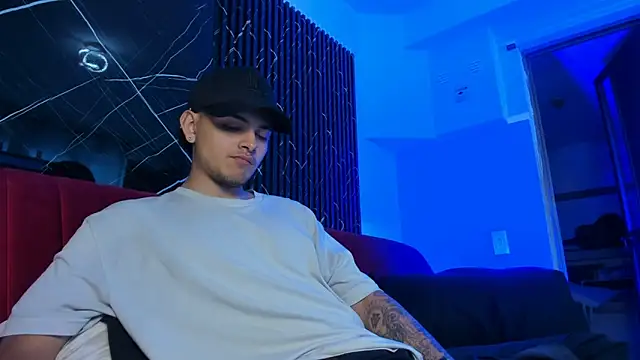 Snapshot of king_apolo chatting on February 12, 1:06 pm king apolo online show from February 12, 1:06 pm