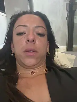 leelecarolinna online show from May 3, 5:23 am