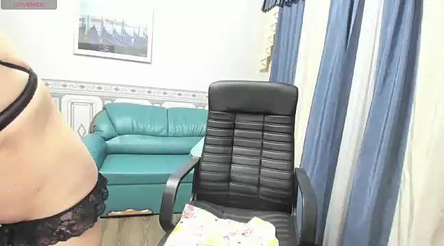 Snapshot of Anna_Diax chatting on March 20, 12:43 pm Anna Diax online show from March 20, 12:43 pm