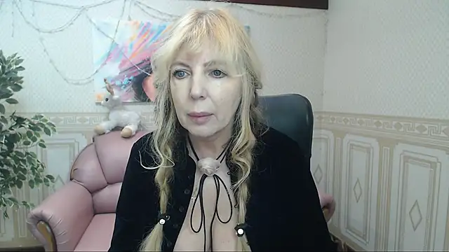 Snapshot of Anna_Diax chatting on February 8, 12:39 pm Anna Diax online show from February 8, 12:39 pm