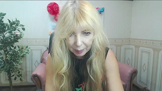 Snapshot of Anna_Diax chatting on February 18, 12:49 pm Anna Diax online show from February 18, 12:49 pm