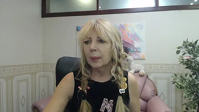 Snapshot of Anna_Diax chatting on February 21, 12:49 pm Anna Diax online show from February 21, 12:49 pm
