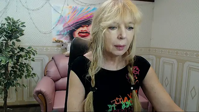 Snapshot of Anna_Diax chatting on February 5, 12:38 pm Anna Diax online show from February 5, 12:38 pm
