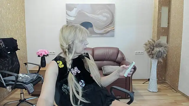 Snapshot of Anna_Diax chatting on October 15, 11:40 am Anna Diax online show from October 15, 11:40 am