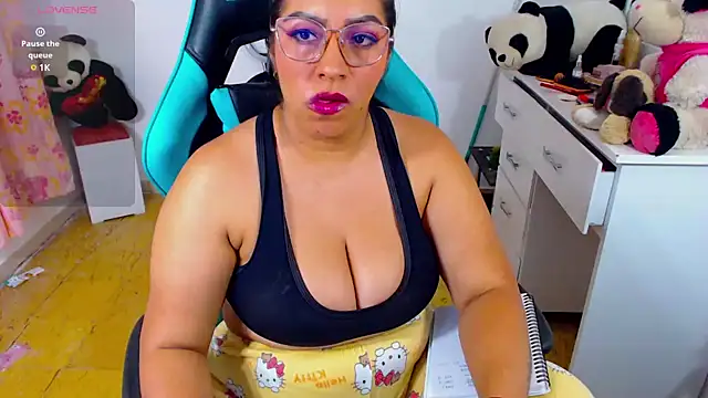 Snapshot of lulu_ferrer chatting on February 18, 3:21 am lulu ferrer online show from February 18, 3:21 am