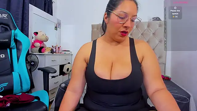 Snapshot of lulu_ferrer chatting on November 14, 7:50 pm lulu ferrer online show from November 14, 7:50 pm