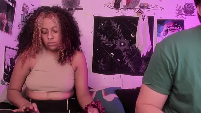 hothoneychile online show from January 8, 11:33 pm