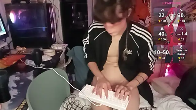 piou-sissy online show from September 14, 9:15 pm