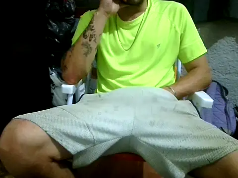 Snapshot of montevideoo chatting on December 15, 5:13 am montevideoo online show from December 15, 5:13 am