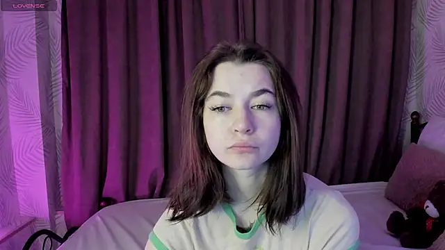 Snapshot of Aisha_Skinny chatting on February 6, 12:00 am Aisha Skinny online show from February 6, 12:00 am