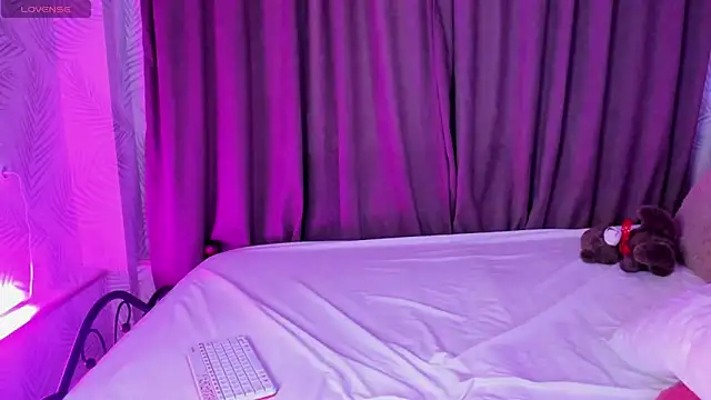 Snapshot of Aisha_Skinny chatting on February 6, 3:06 am Aisha Skinny online show from February 6, 3:06 am